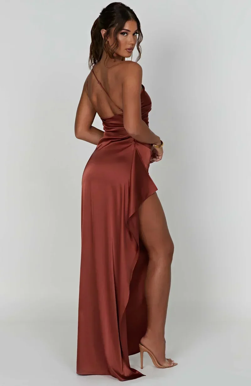 Robe Satinée Asymétrique