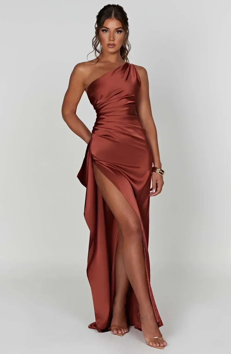 Robe Satinée Asymétrique