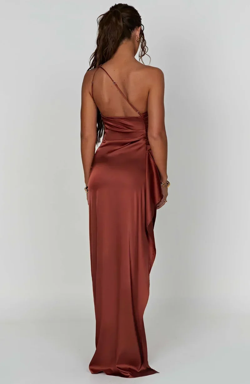 Robe Satinée Asymétrique