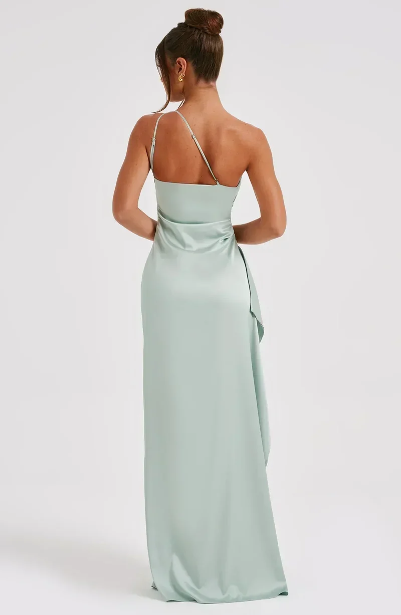 Robe Satinée Asymétrique