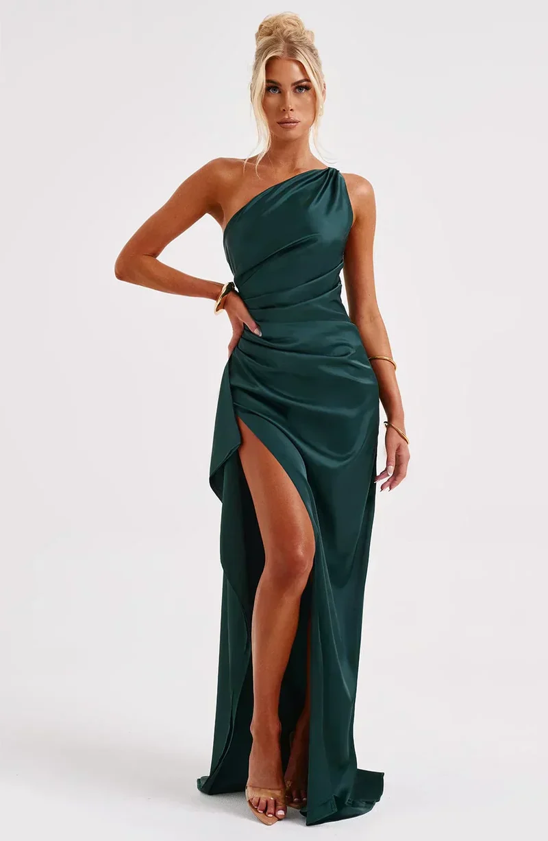 Robe Satinée Asymétrique