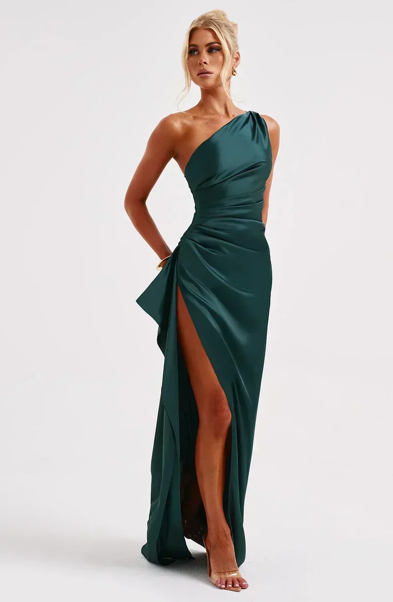Robe Satinée Asymétrique