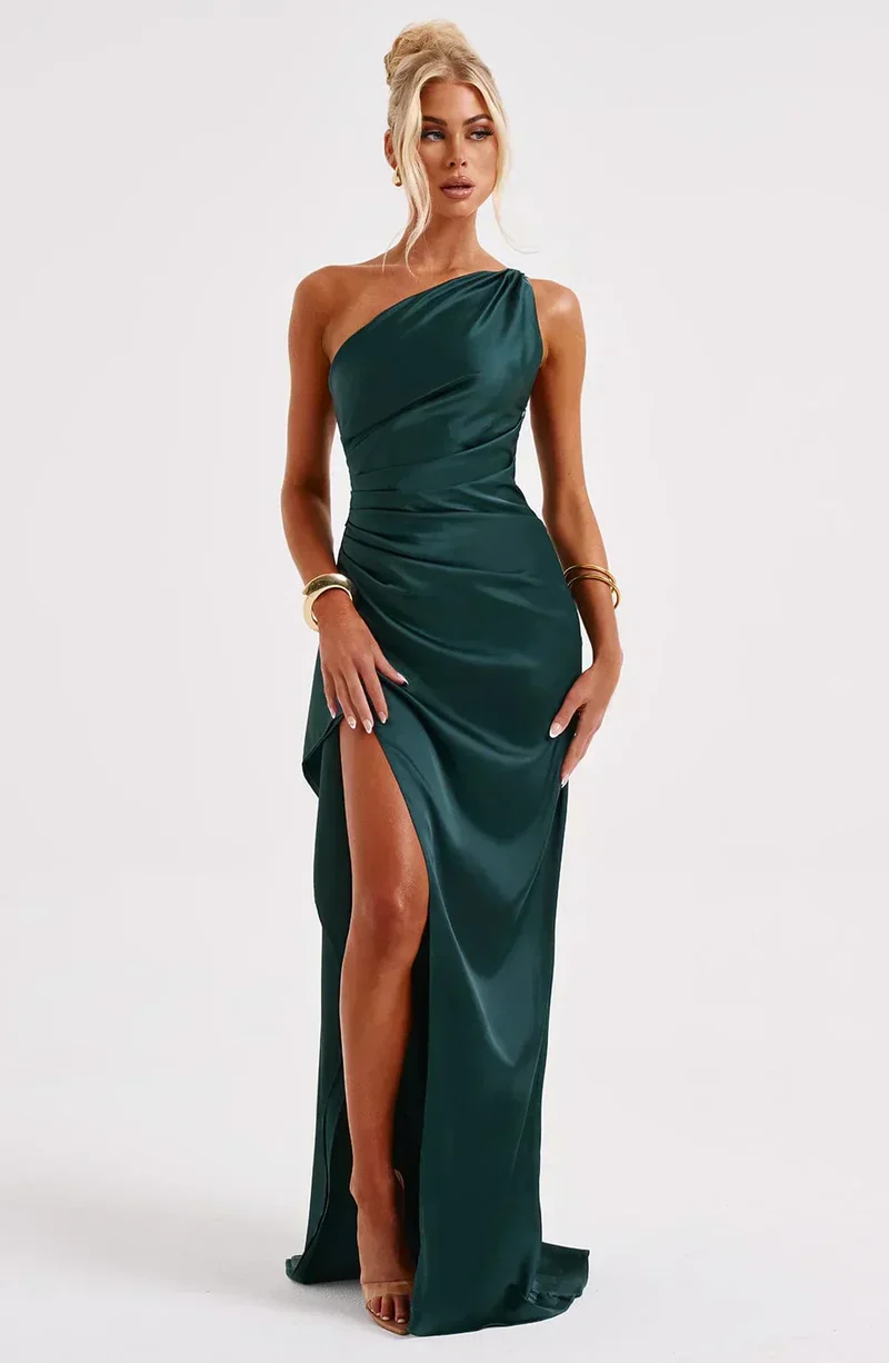 Robe Satinée Asymétrique