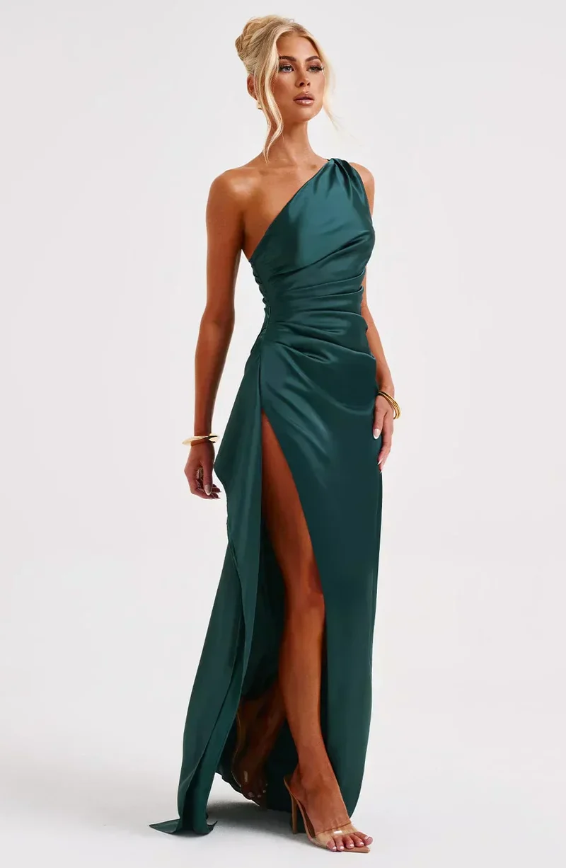 Robe Satinée Asymétrique