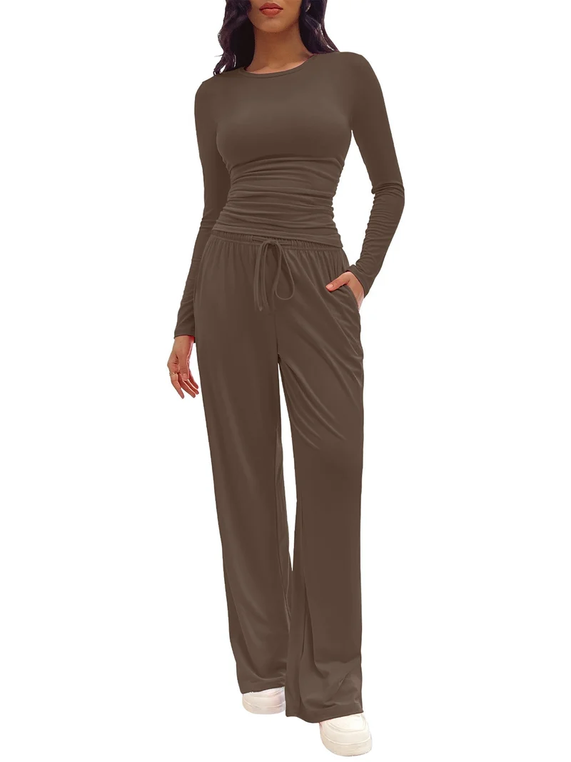 Ensemble Femme Deux Pièces au Style Moderne et Élégant