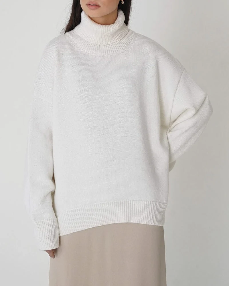 Pull femme à col roulé au style moderne et structuré