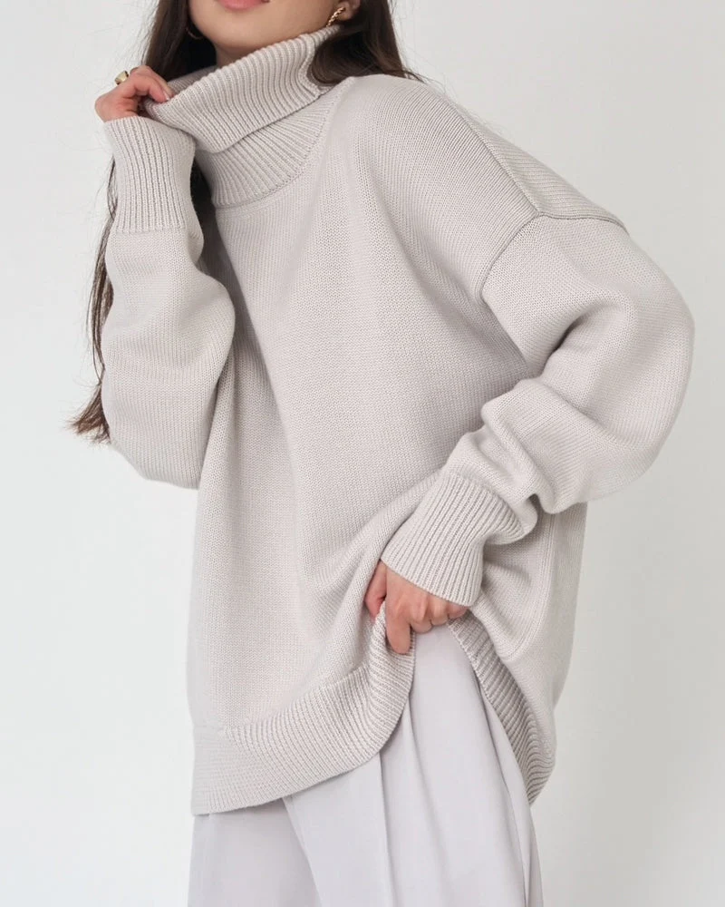 Pull femme à col roulé au style moderne et structuré