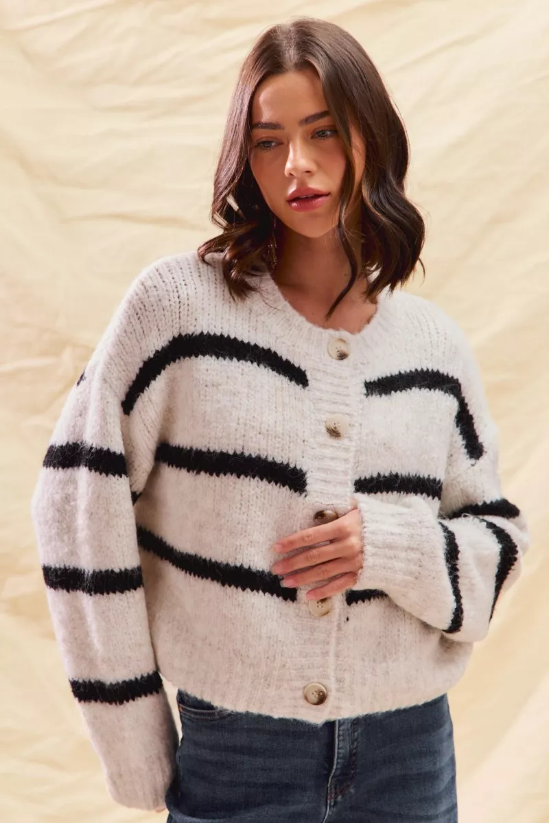 Cardigan femme à boutons au style tendance