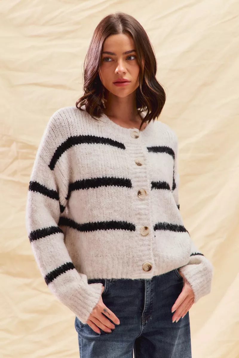 Cardigan femme à boutons au style tendance