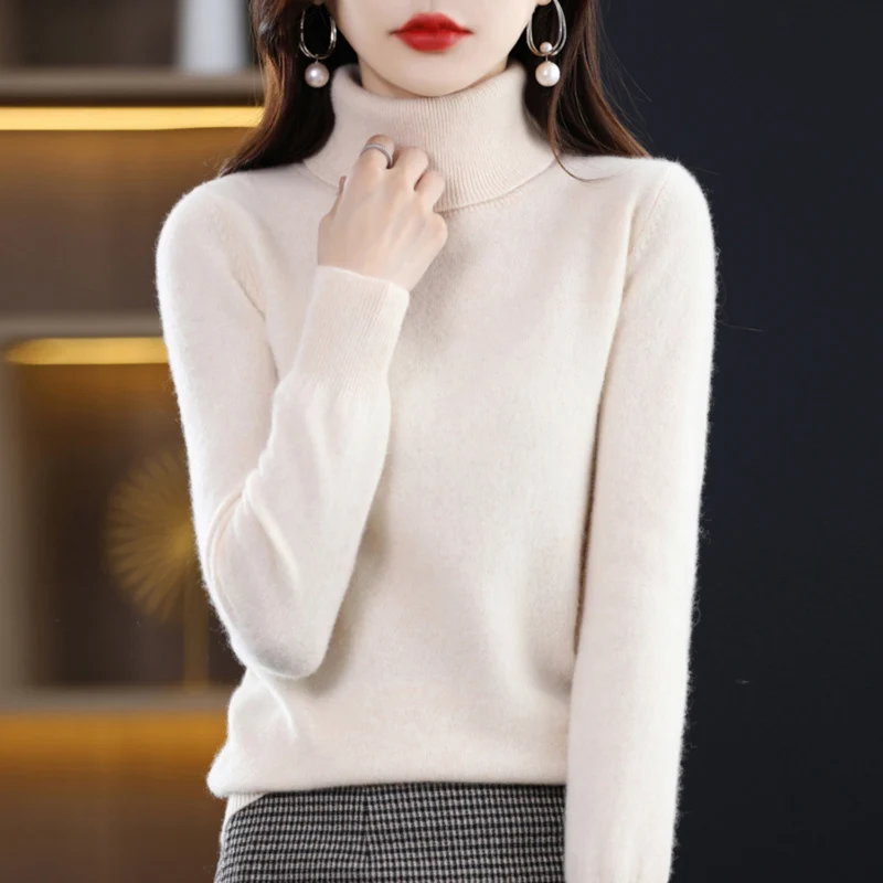 Pull Femme Noir à Col Roulé – Indispensable Minimaliste
