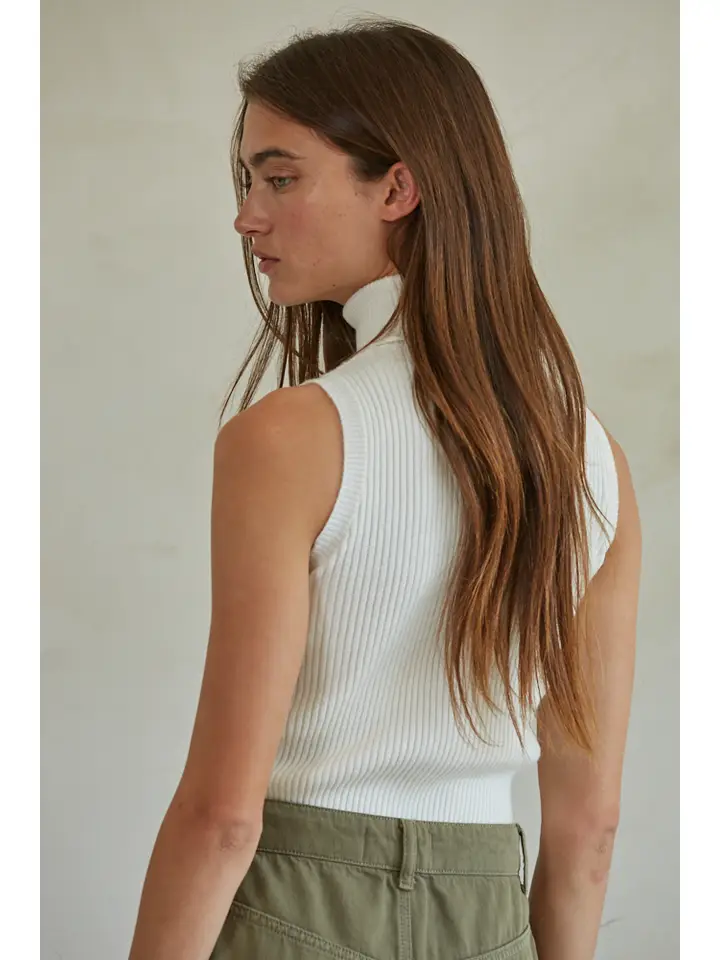 YOUR GORGEOUS Knit Turtleneck Sleeveless Top