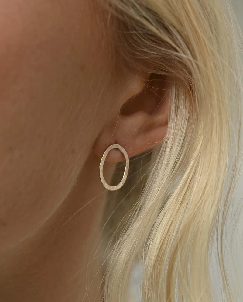 Boucles d'oreilles en argent martelé recyclé