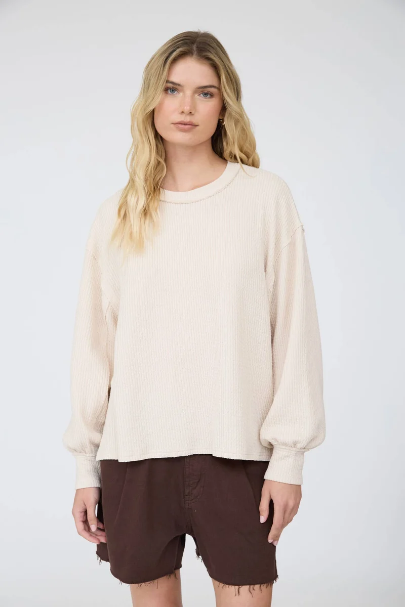 TEXTURED EXPOSED SEAM LONG EXTENDED SLEEVE KNIT TOP : NATURAL (LM-0108) -
