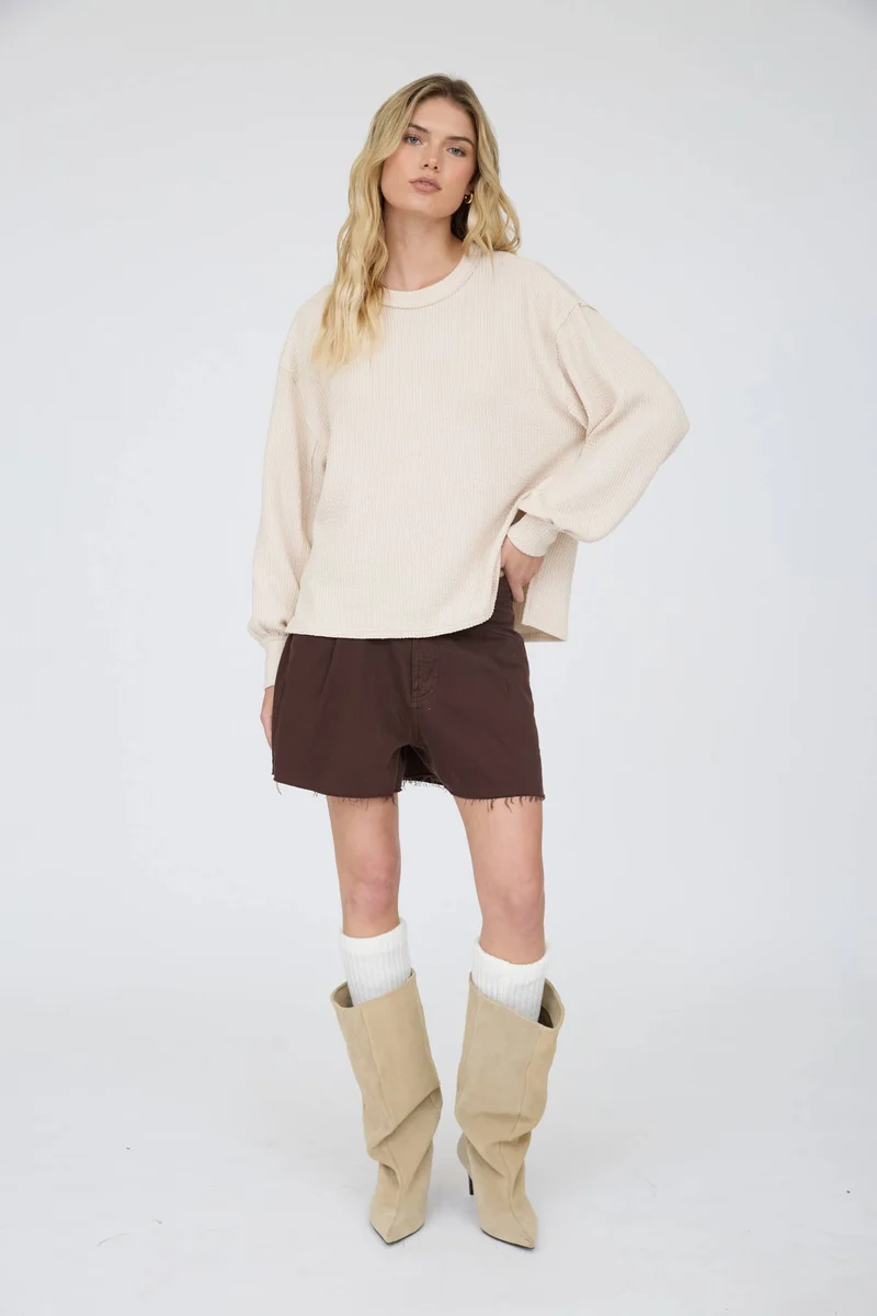 TEXTURED EXPOSED SEAM LONG EXTENDED SLEEVE KNIT TOP : NATURAL (LM-0108) -