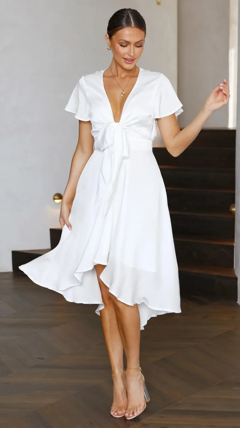 Robe midi satinée élégante à col en V profond pour femme – Manches papillon et jupe fluide asymétrique