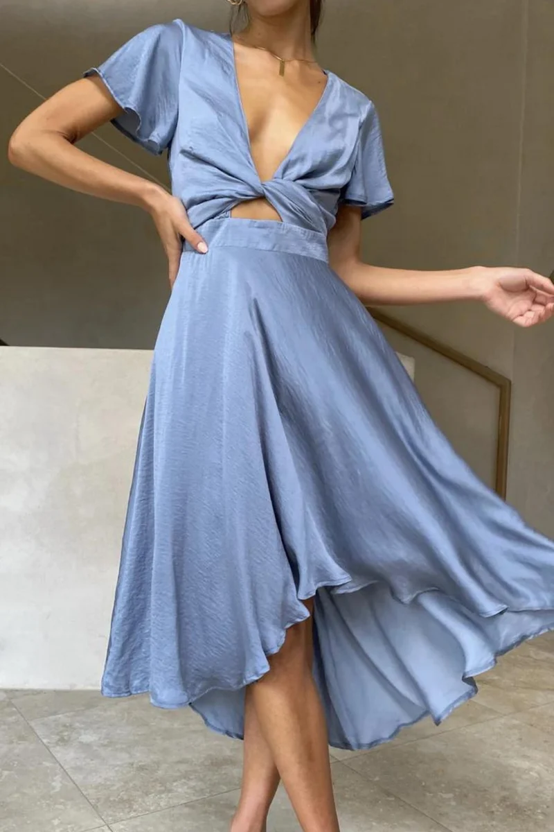 Robe midi satinée élégante à col en V profond pour femme – Manches papillon et jupe fluide asymétrique