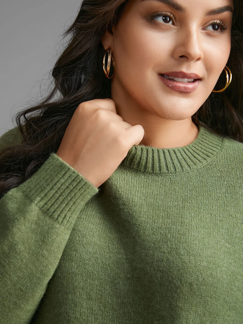 Plain Round Neck Patched Pocket Pullover