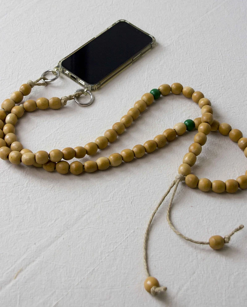 Cordon de téléphone en perles de bois upcyclées