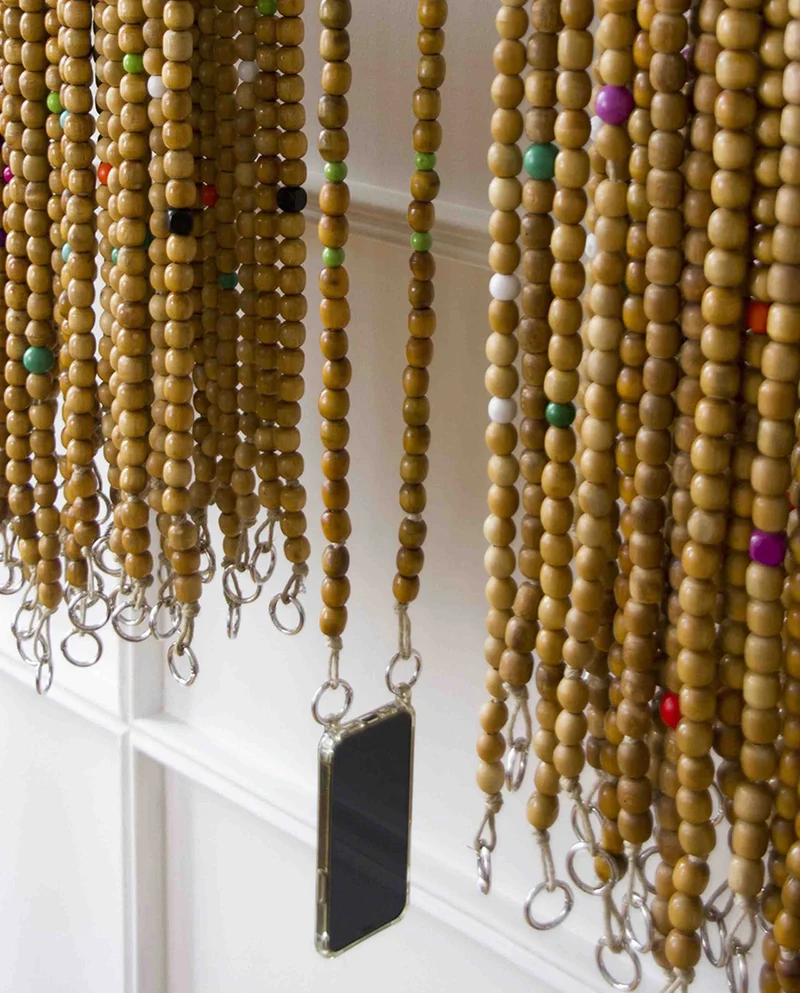 Cordon de téléphone en perles de bois upcyclées