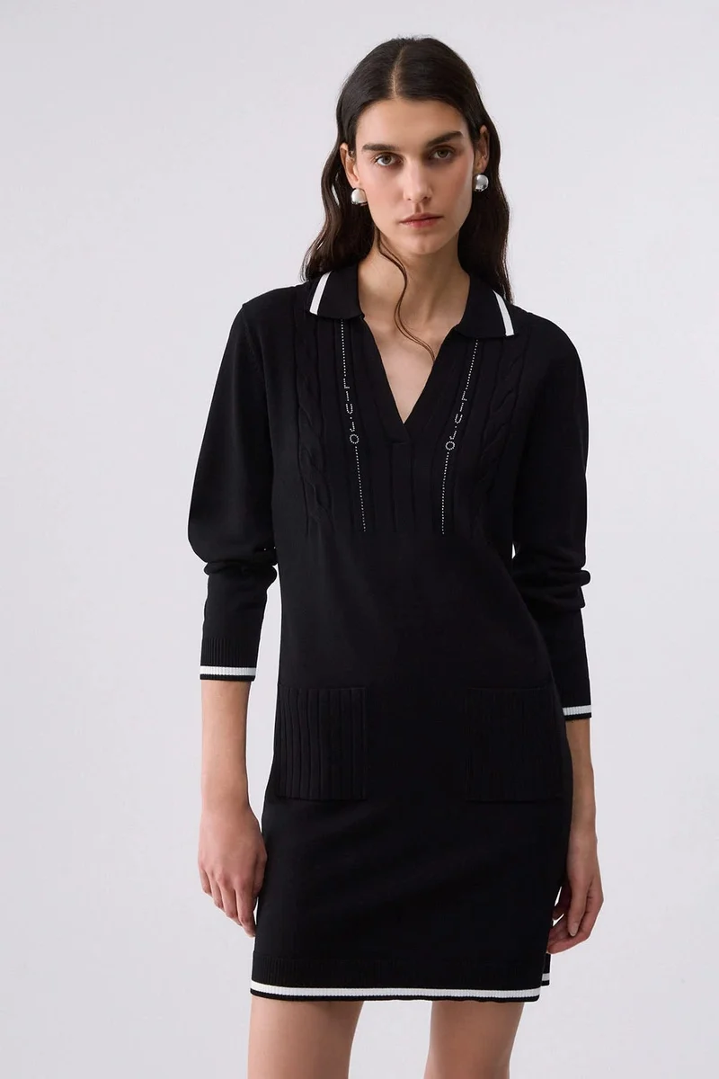 Robe courte en tricot style polo