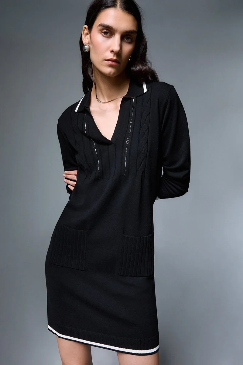 Robe courte en tricot style polo