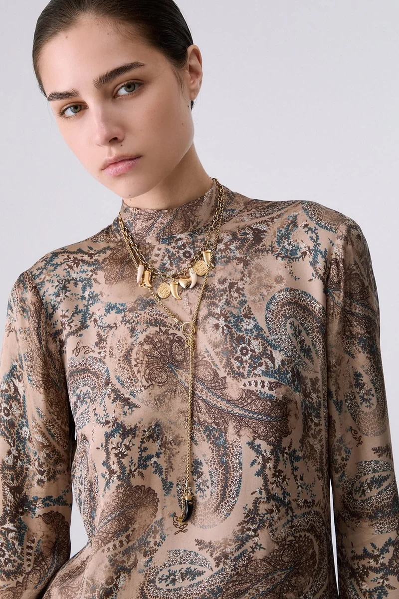 Robe courte imprimée à col montant