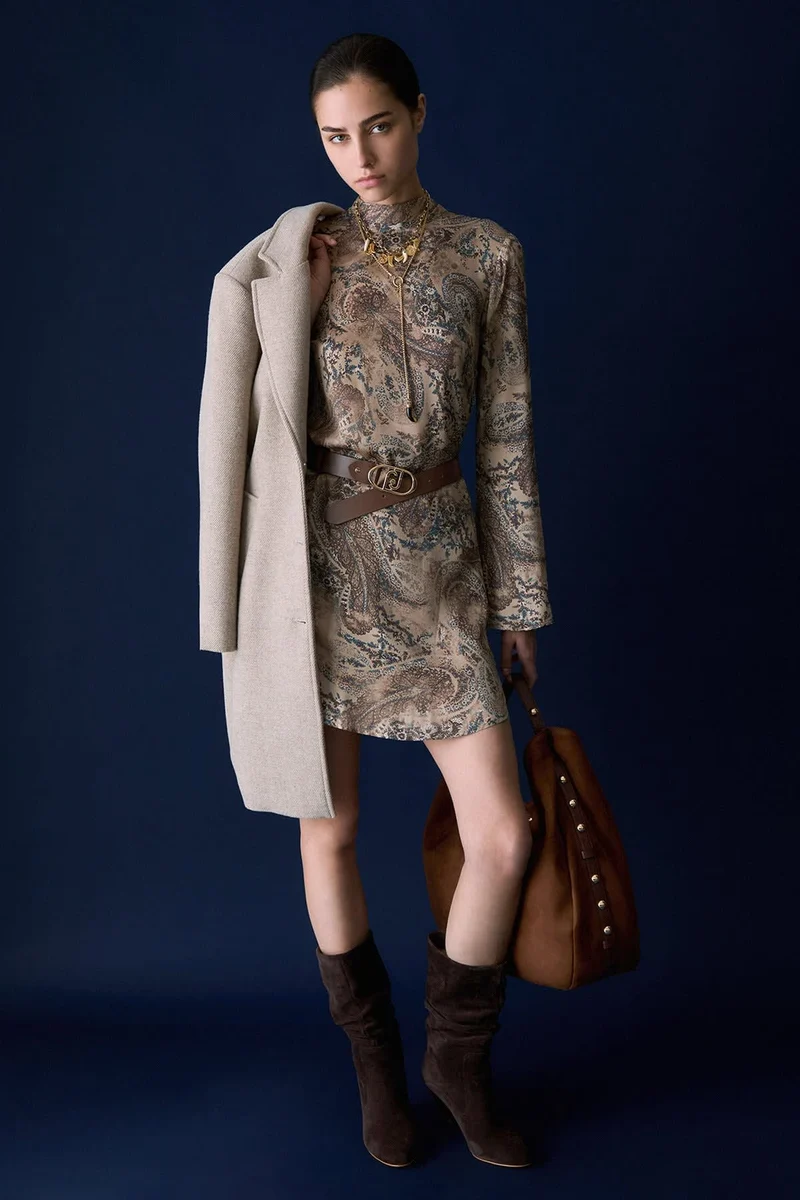 Robe courte imprimée à col montant