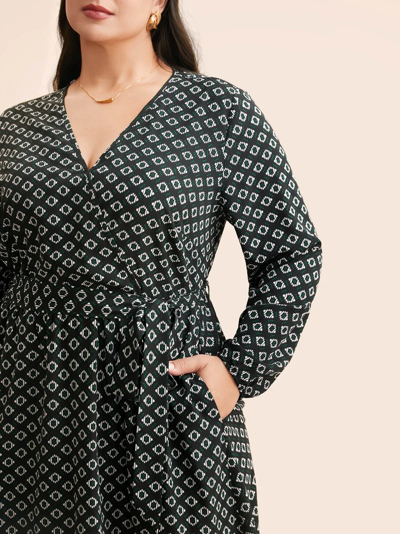 Geometric Overlap Collar Belted Dress