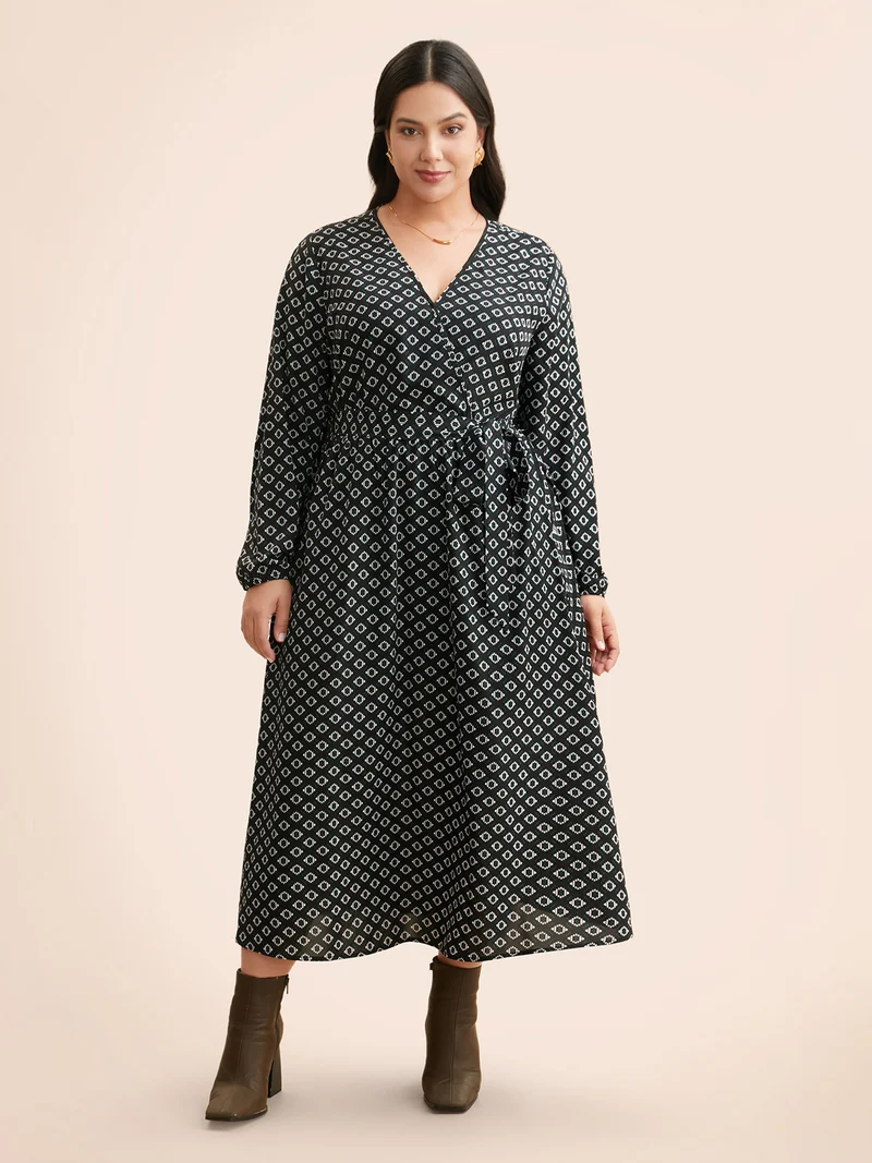 Geometric Overlap Collar Belted Dress