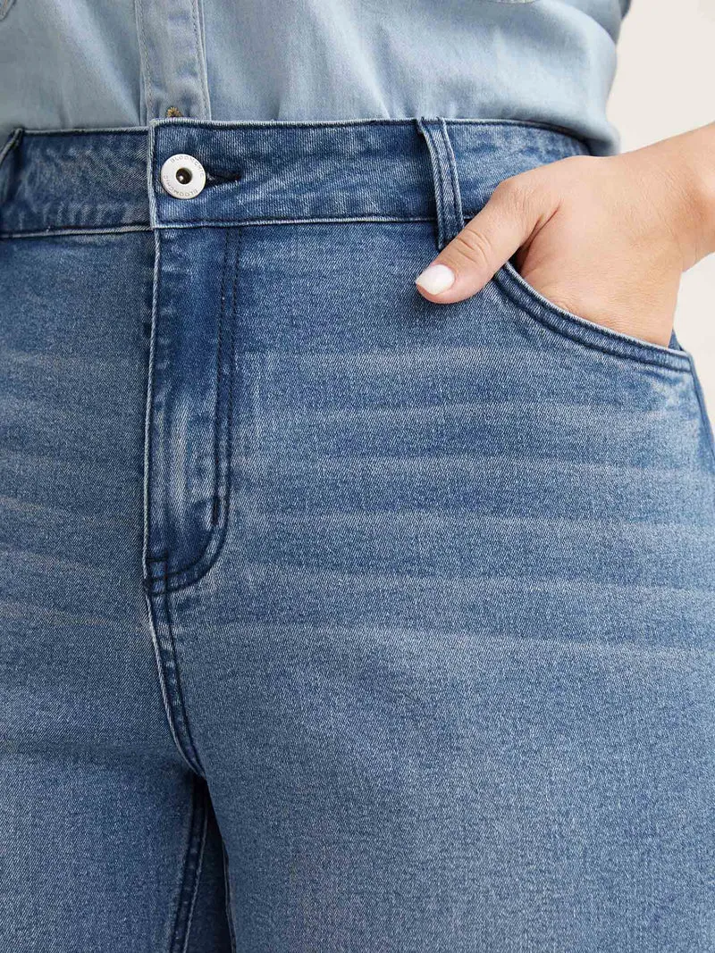 Stretch Butt-Lifting Flare Jeans