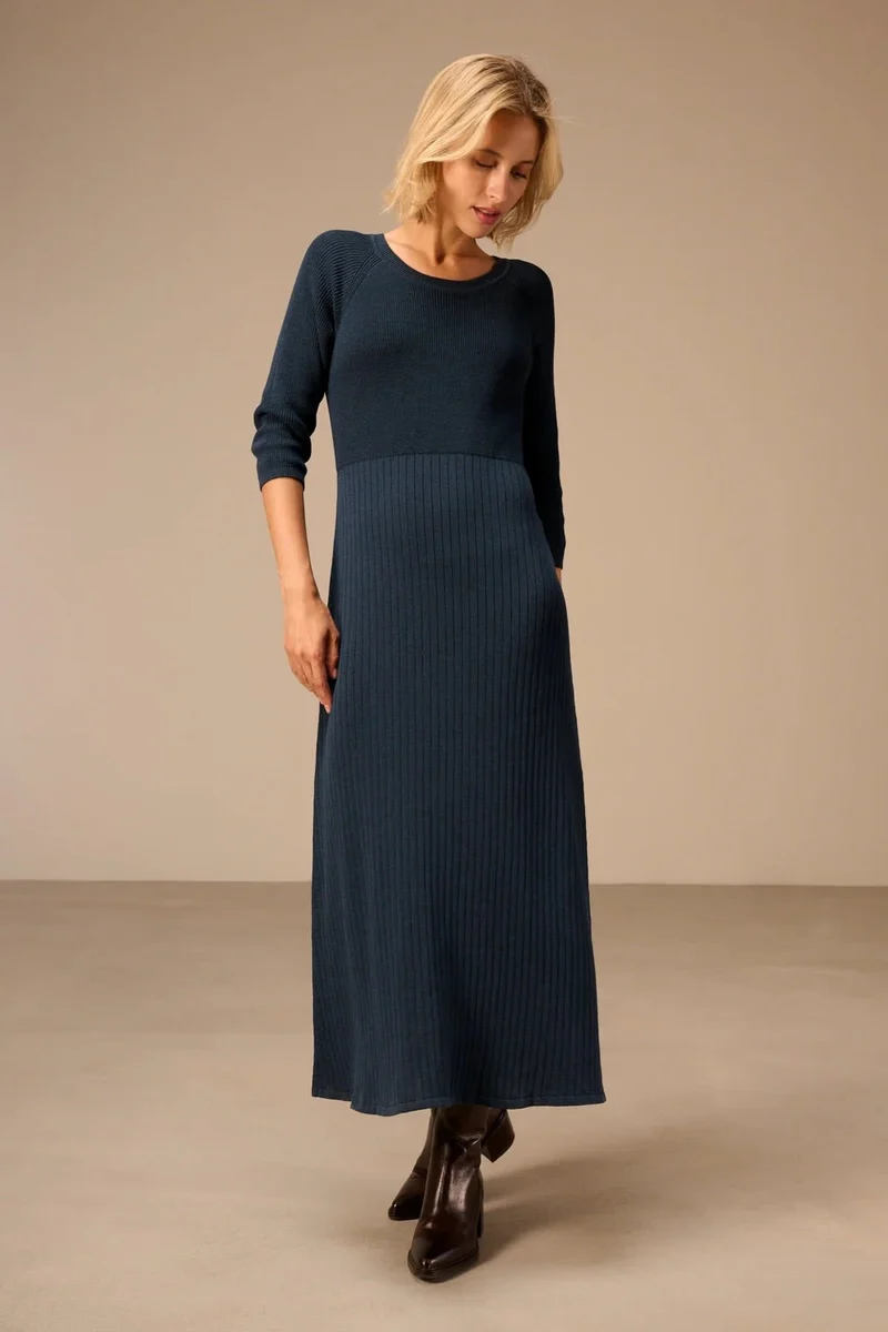 Robe longue en tricot côtelé