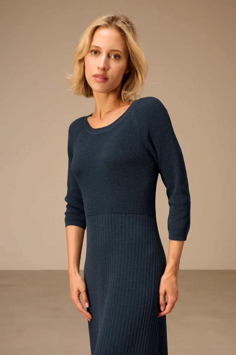 Robe longue en tricot côtelé