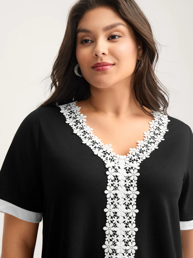 Stretchy Floral Lace Color Contrast T-Shirt