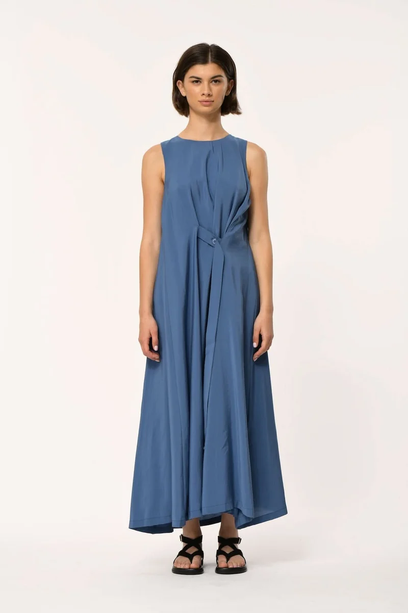 Robe longue fluide drapée sans manches LITHANE