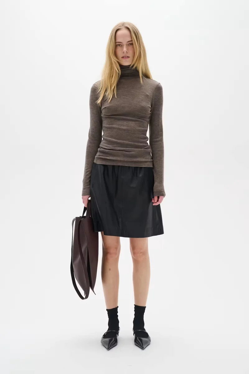 Jupe courte en cuir Wook