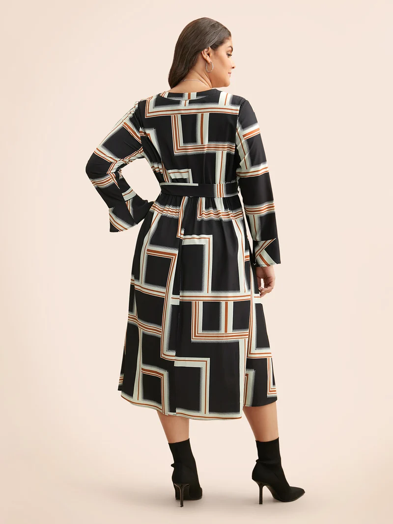 Notched Collar Geometric Contrast Belted Dress