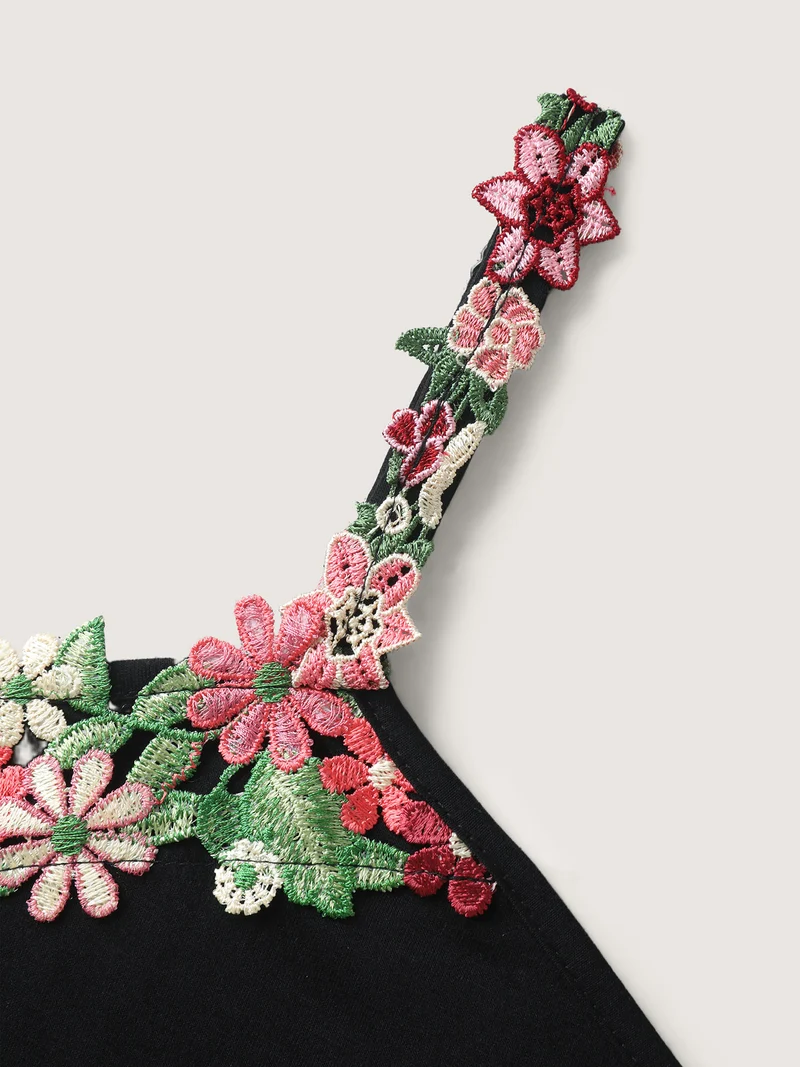 3D Floral Neckline Tank Top