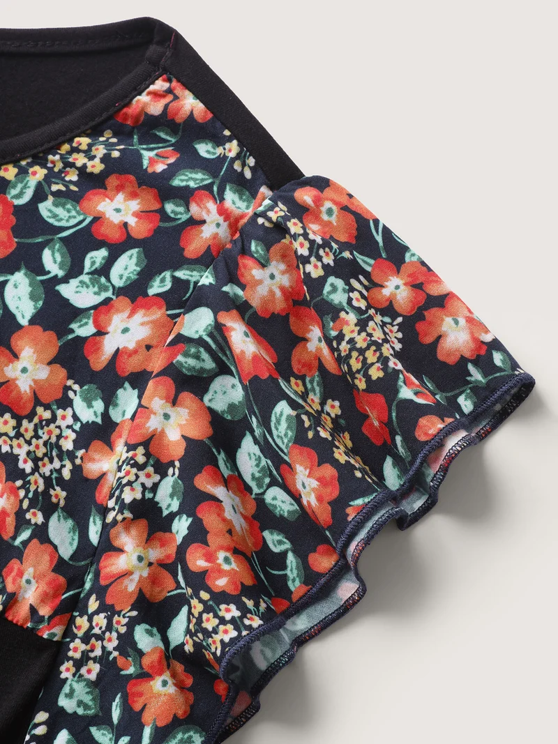 Floral Neckline Flutter Sleeve Contrast T-Shirt