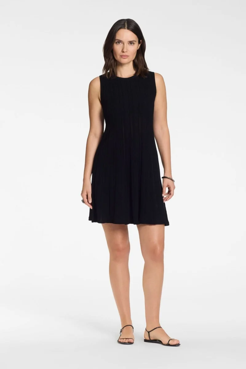 Robe courte en maille texturée sans manches