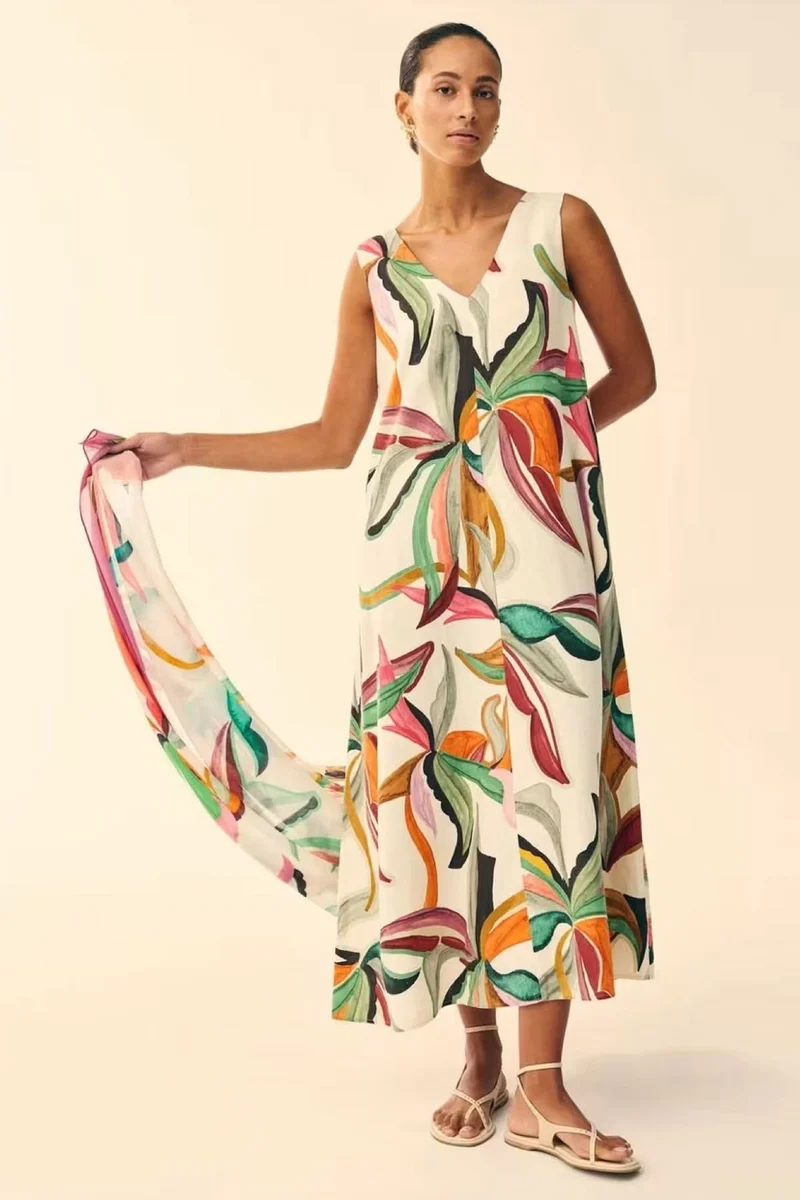 Robe longue fluide imprimée à col v