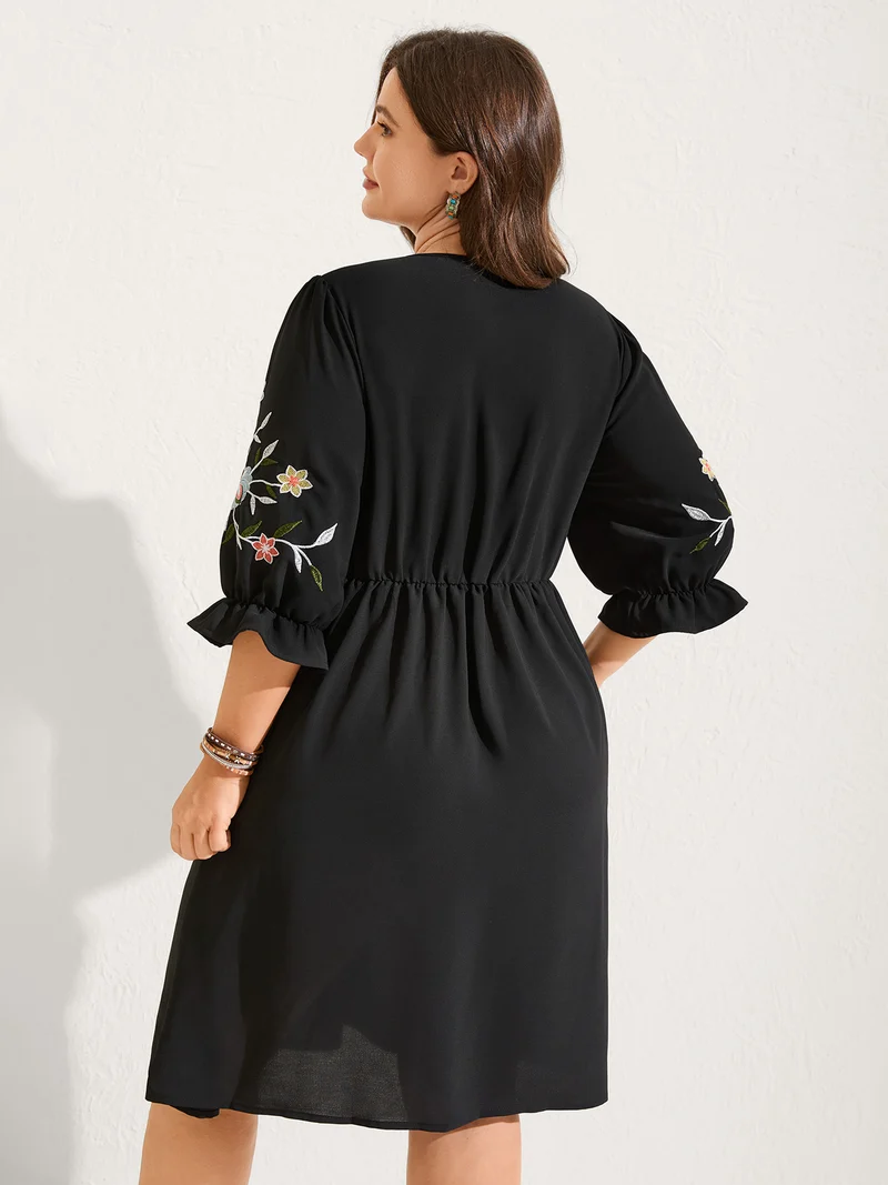 Floral Embroidered V-Neck Pockets Knee Dress