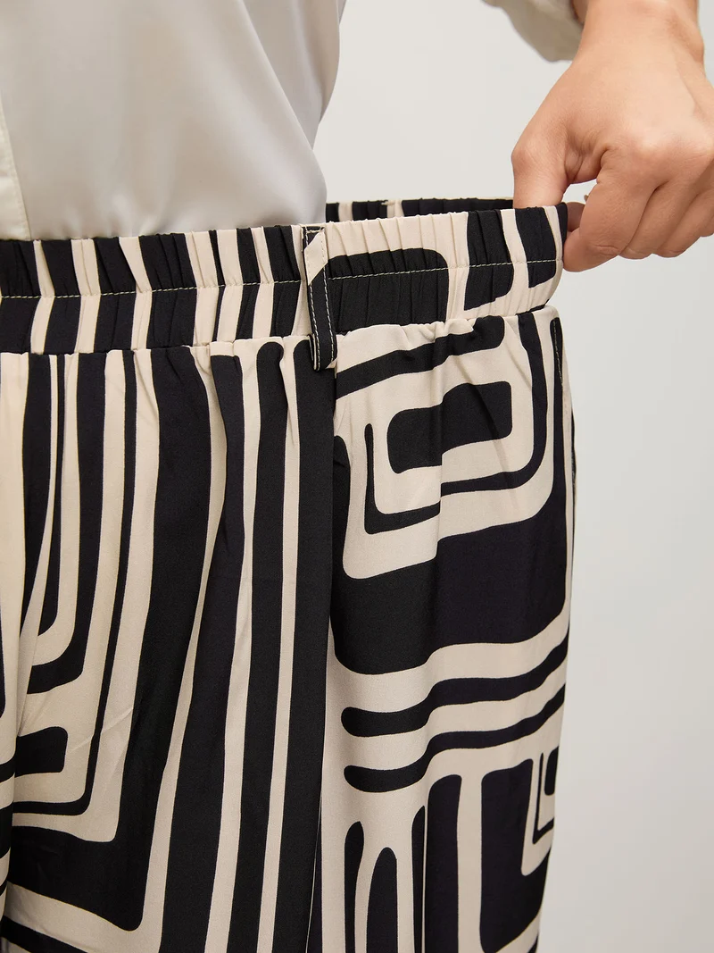 Geometric Print Wide-Leg Belted Pants