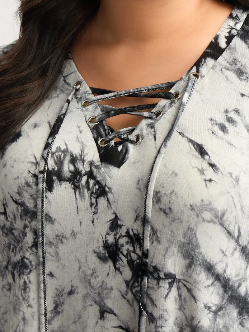 Ombre Gradient Cross-Tie Neck T-Shirt