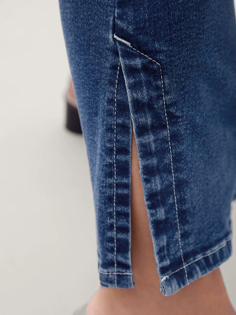 Stretch No-Gap Waist Slit Hem Jeans