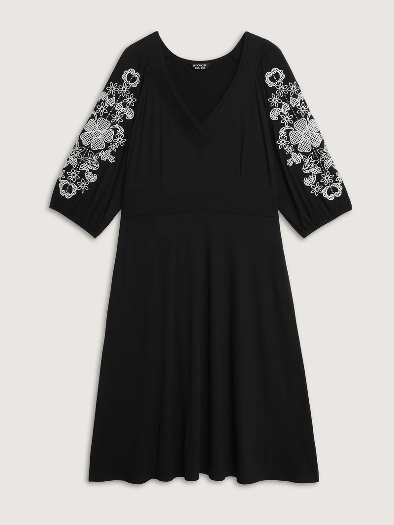 Floral Embroidered V-Neck Pockets Midi Dress