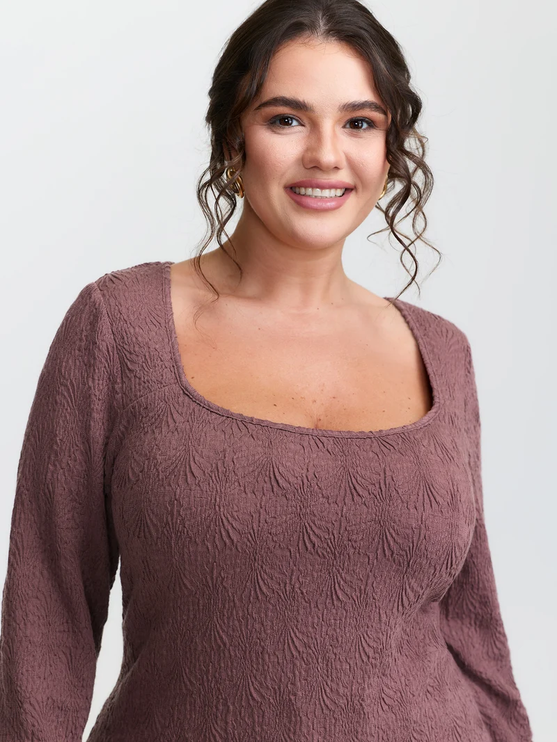 Textured Scoop Neck Fitted T-Shirt