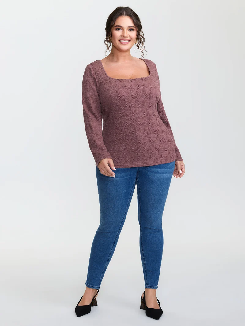 Textured Scoop Neck Fitted T-Shirt