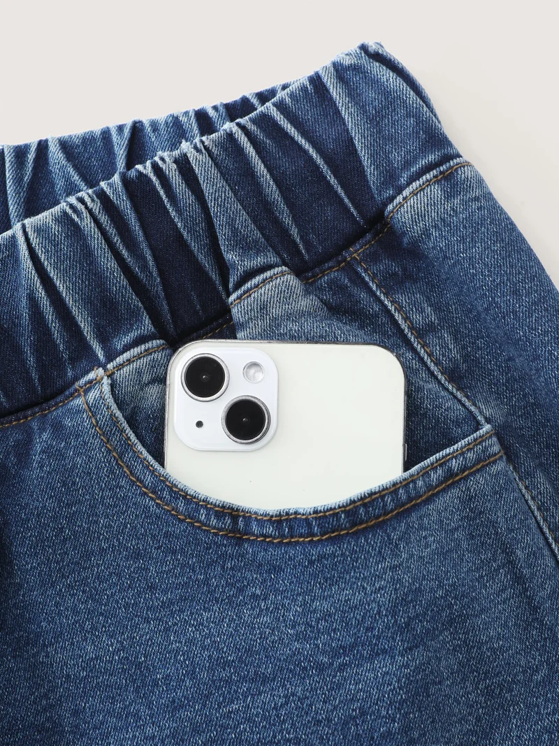 Stretchy Waistband Straight-Leg Jeans