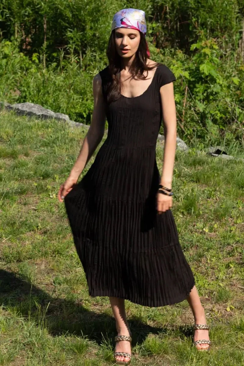 Robe longue en tissu plissé