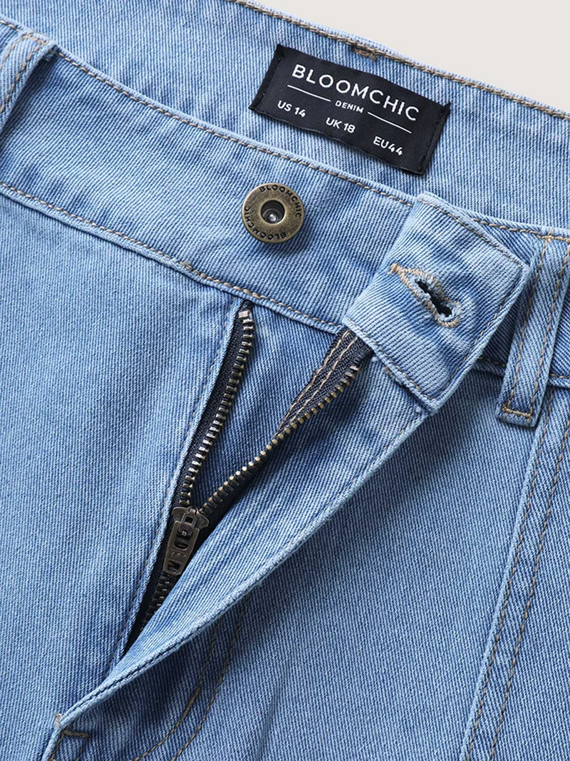 Classic Flared Hem Mid-Rise Jeans